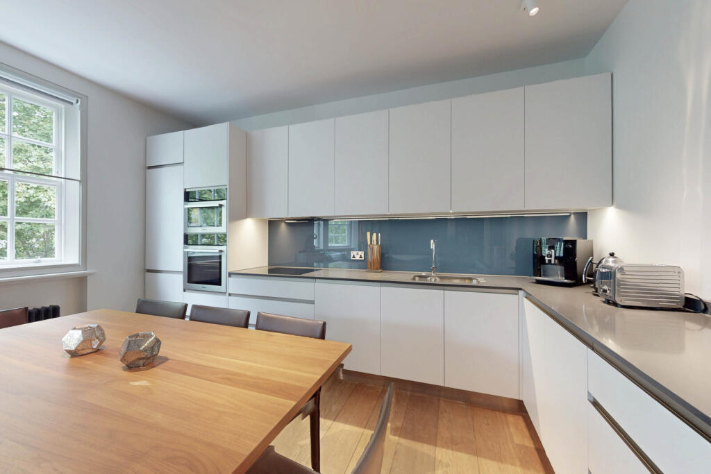 Apartment in London - View 3