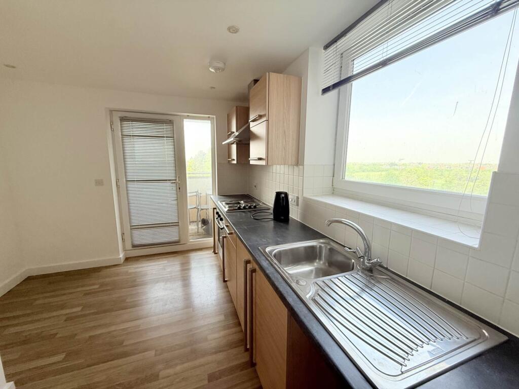 Apartment in Knowsley, Kirkby - View 5