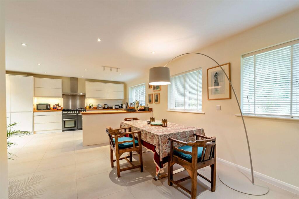 House in Guildford - View 4