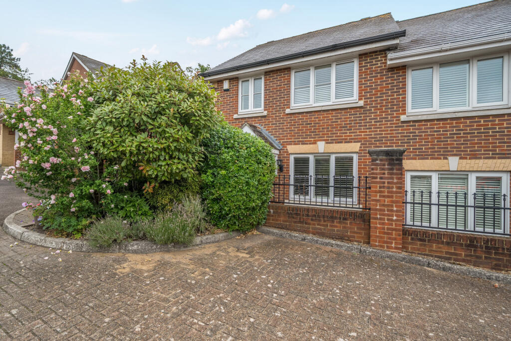 Main image of property: St. Thomas's Mews, Guildford, GU1