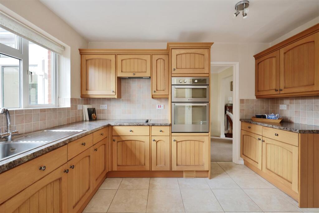 House in Hereford, Herefordshire - View 4