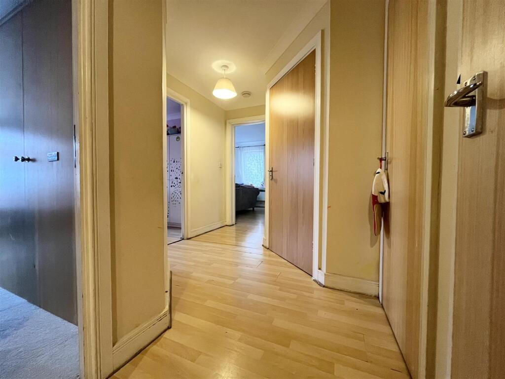 Apartment in Sutton - View 4