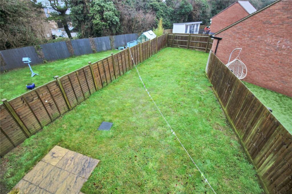 Fortuna Road, Blunsdon, Swindon, Wiltshire, SN26 photo 3