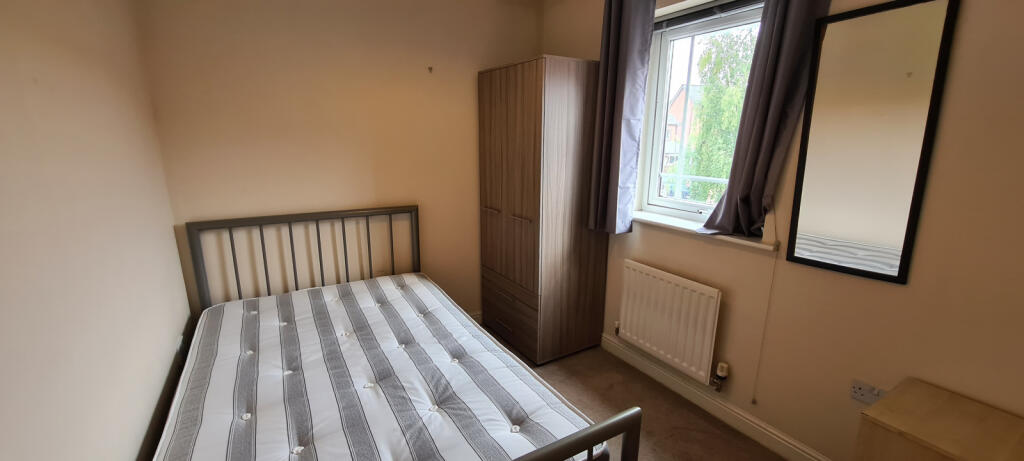 3 bedroom semi-detached house for rent