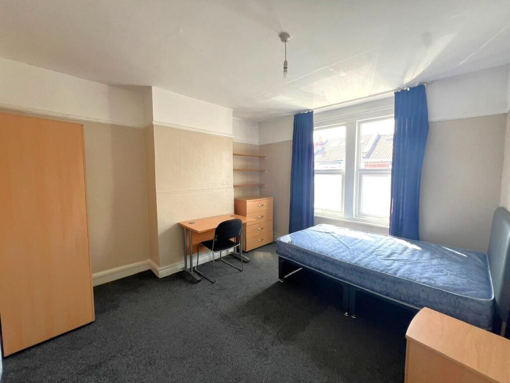 6 bedroom terraced house for rent