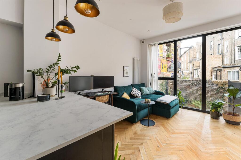 House in London - View 3