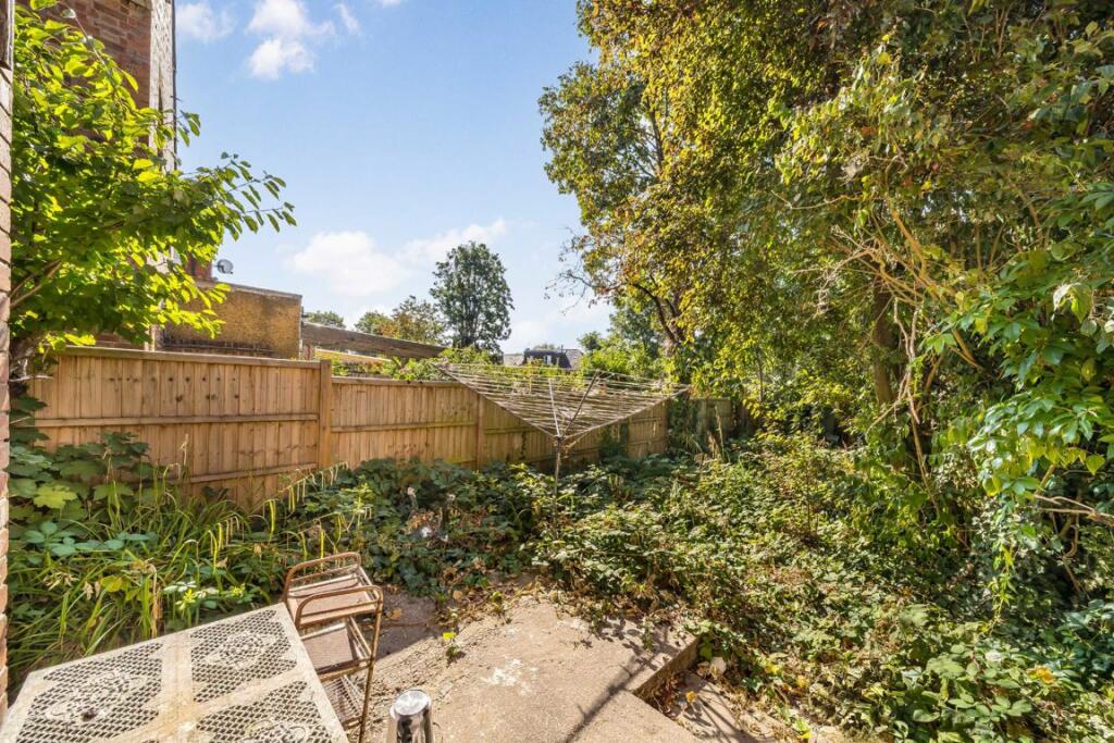 House in London, The Hyde, Hendon - View 4