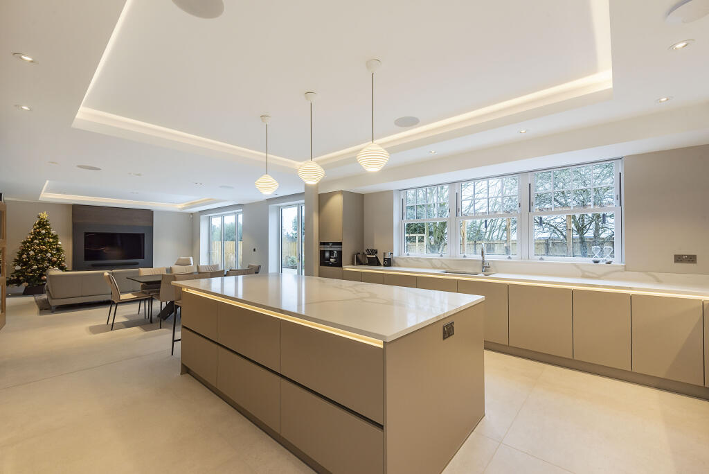 House in Harpenden, West Common - View 2