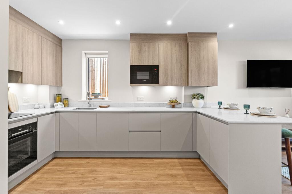 Apartment in Mole Valley, Leatherhead - More