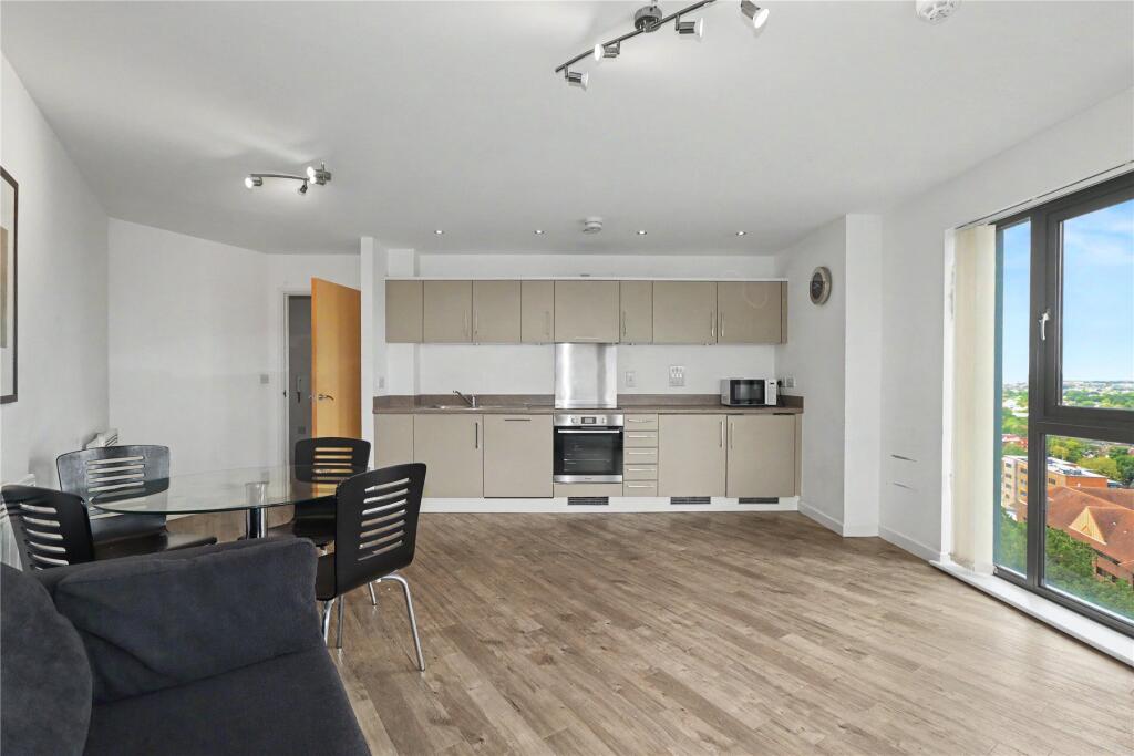 Apartment in Woking, Westfield - View 3