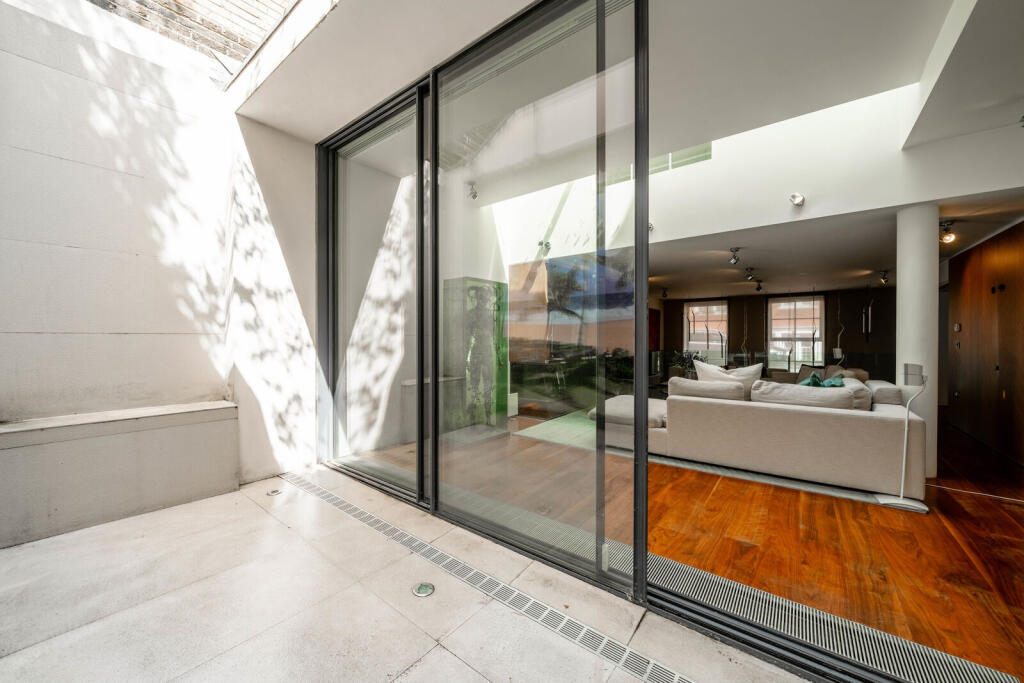 4 bedroom mews property for rent