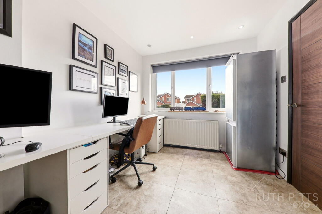 House in Wakefield, Upton and North Elmsall - More