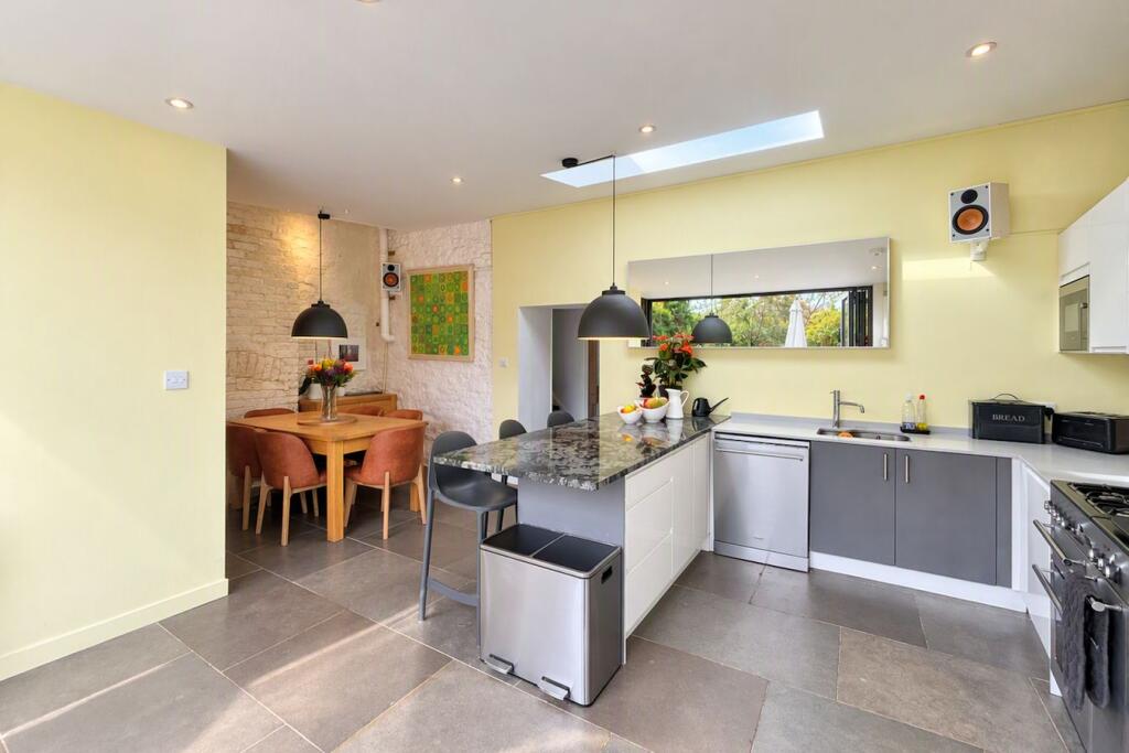 House in Wotton-under-Edge - More