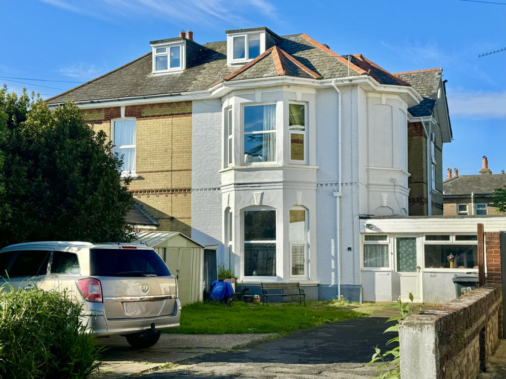 7-bed semi-detached on Grove Road, Sandown, PO36, £375,000