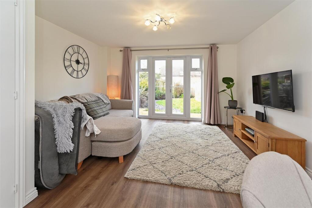 House in Chichester, Fishbourne - More