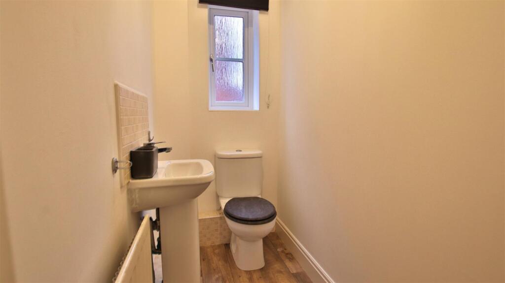 Nightingale Way, Walton Cardiff, Tewkesbury photo 4