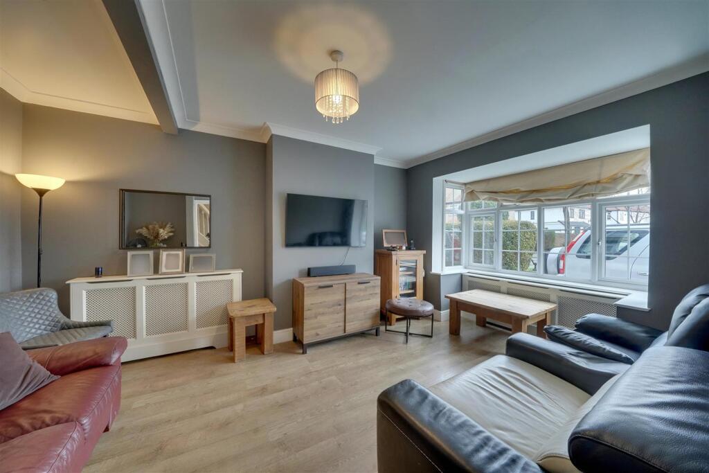 House in Enfield, Enfield Highway Shopping Centre, Ponders End - View 2