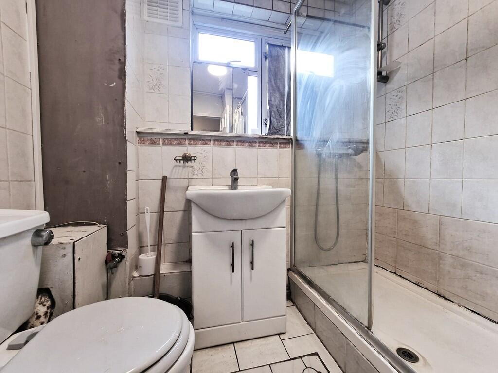 Roe Green, LONDON, NW9 0PL, UNITED KINGDOM photo 4