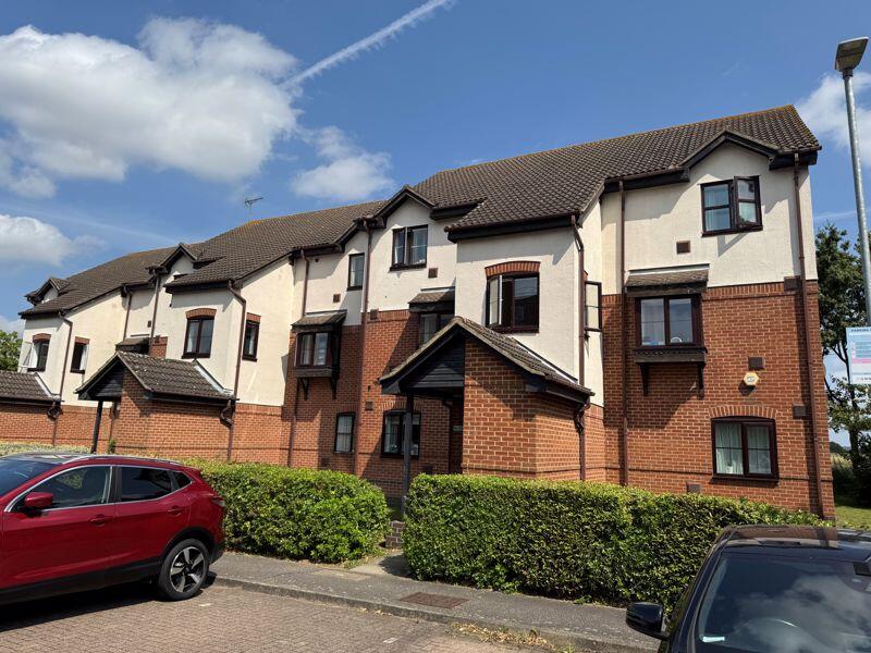 1-bed flat on Caroline Place, Harlington, Hayes , £220,000