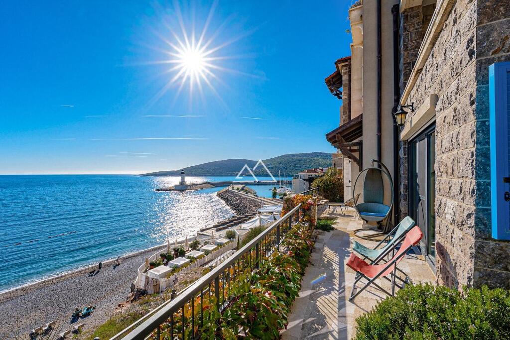 Main image of property: Lustica