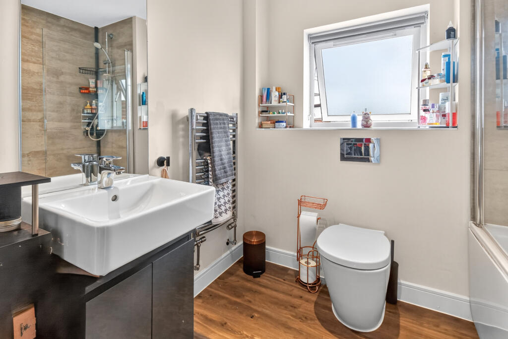 Apartment in Binfield, Jennetts Park, Temple Park - More