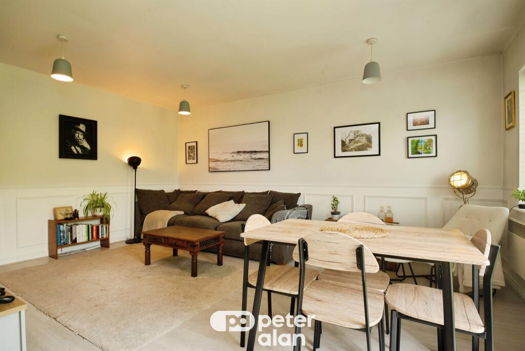 Apartment in Cardiff, Pontprennau - View 5