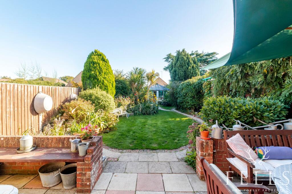 Northfield Road, Ringwood, BH24 photo 3