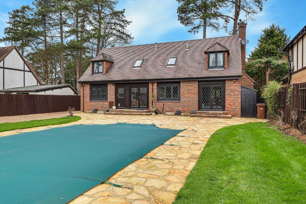 3 bed detached - Tydcombe Road, Warlingham, CR6 9LU image 4