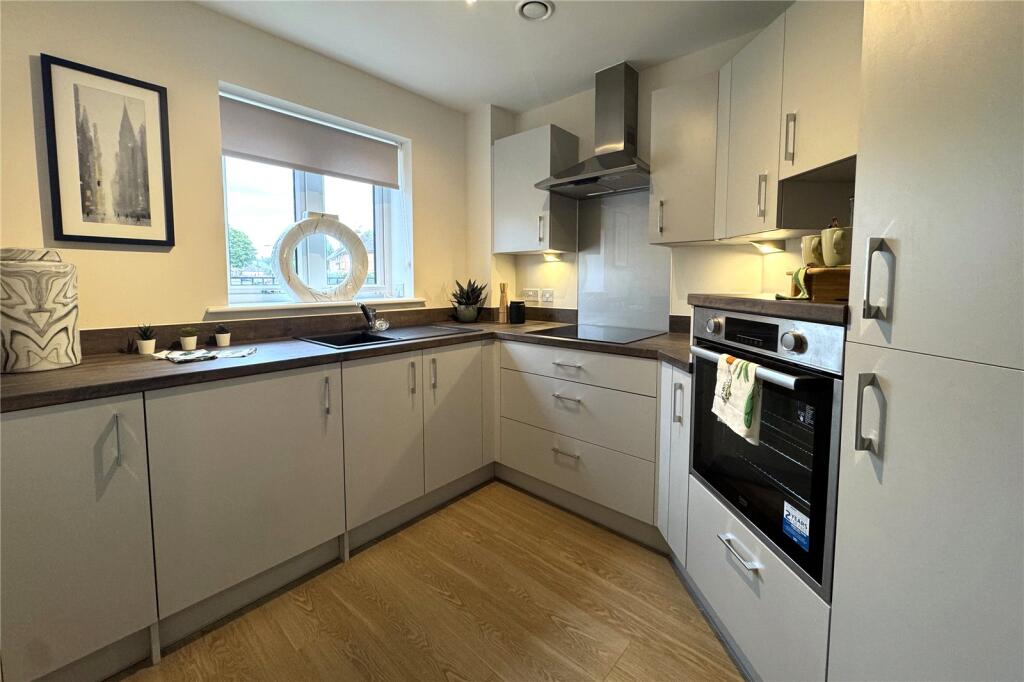 Station Road, Hook, Hampshire, RG27 photo 3