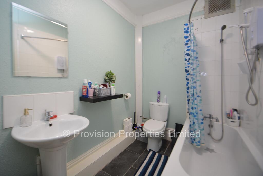 6 bedroom terraced house for rent