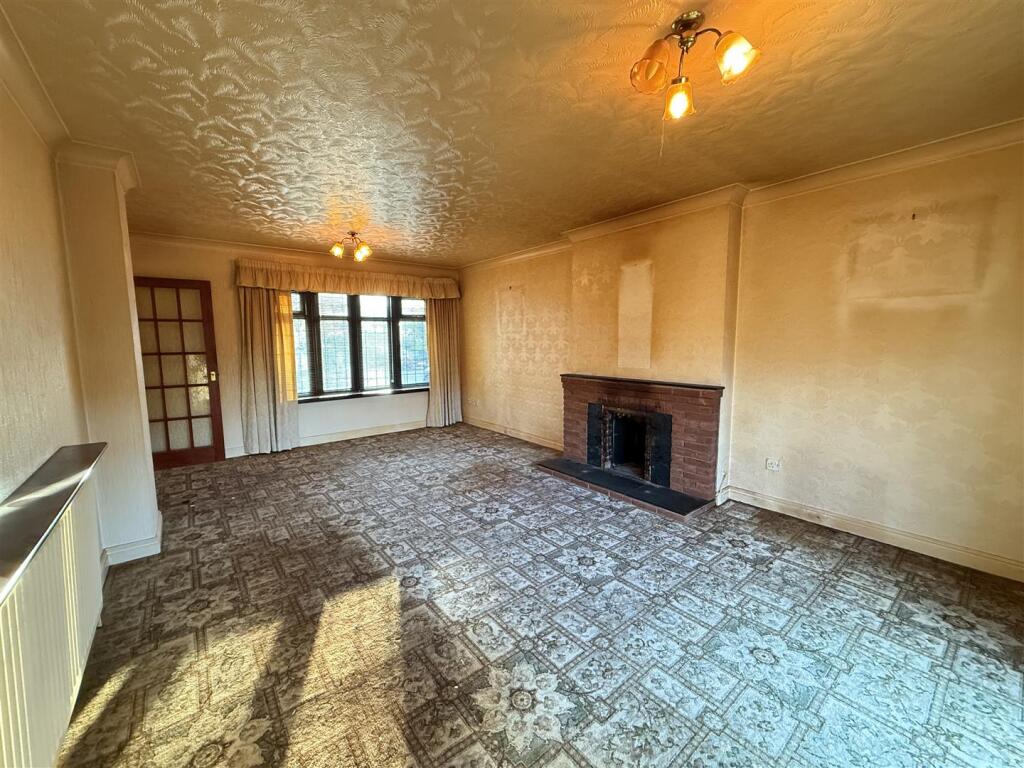 Longleat Drive, Dudley photo 3