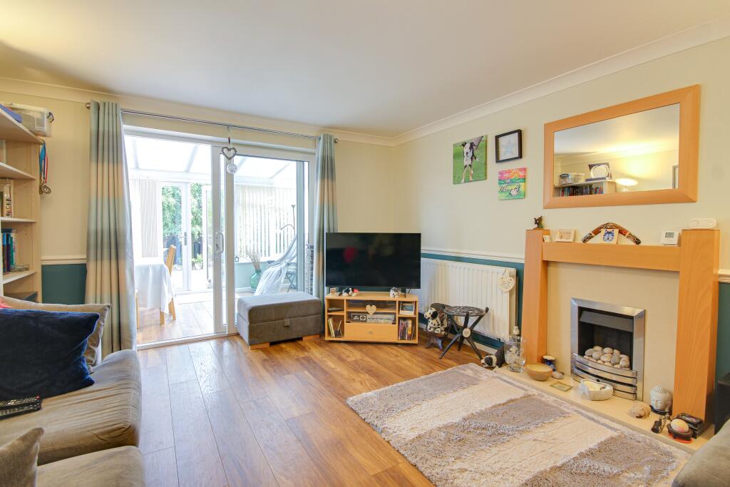 House in Gloucester, Gloucestershire - More