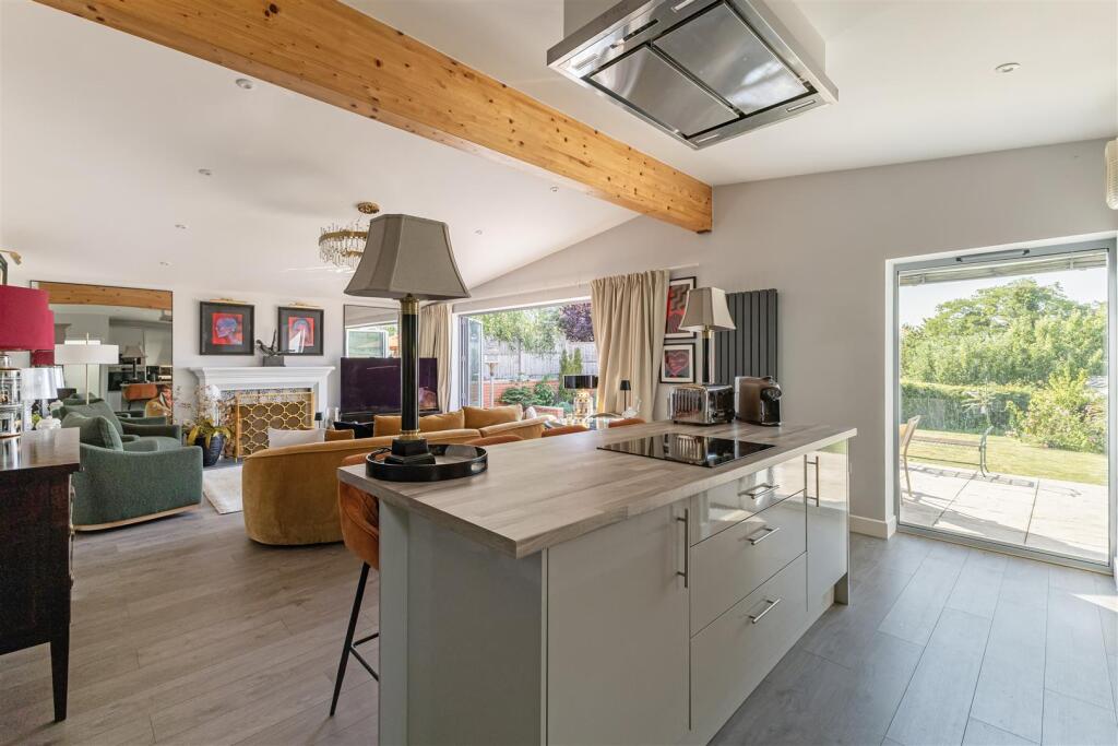 House in Gloucester - View 4
