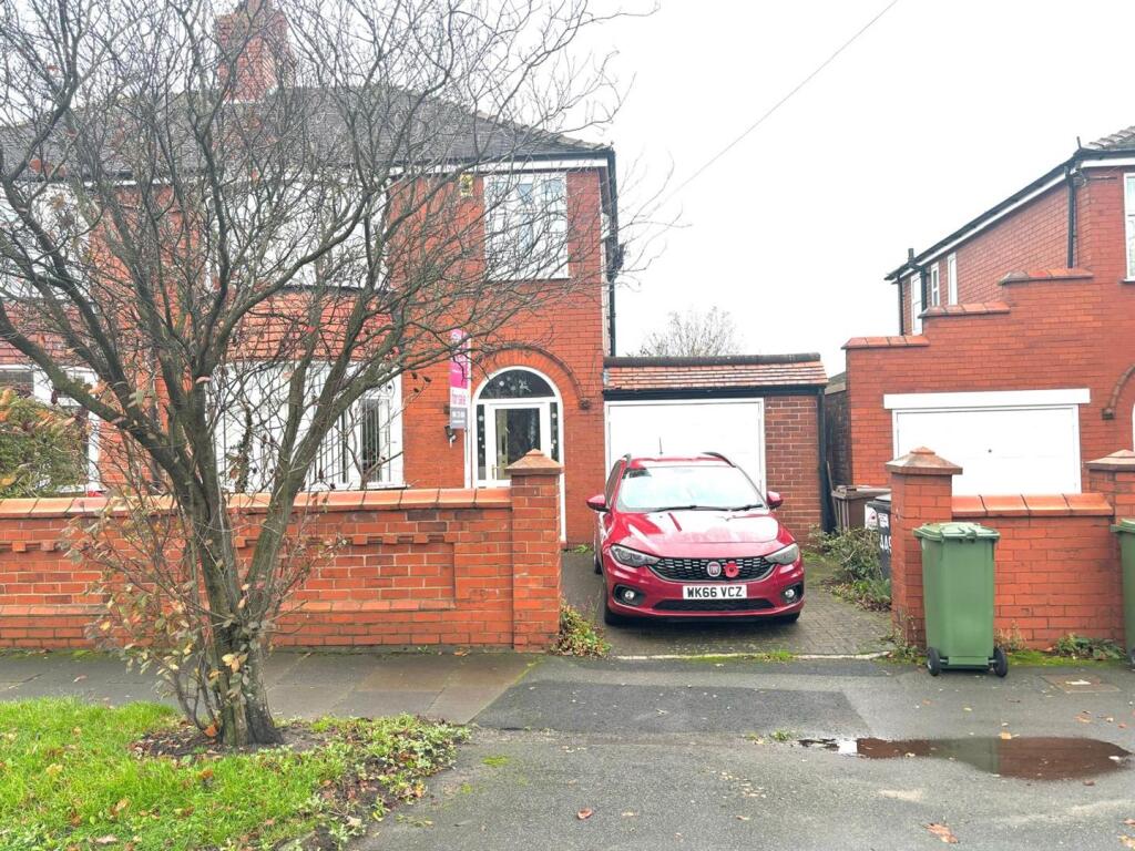 3-bed house on Stockport Road, Denton, Manchester, £300,000