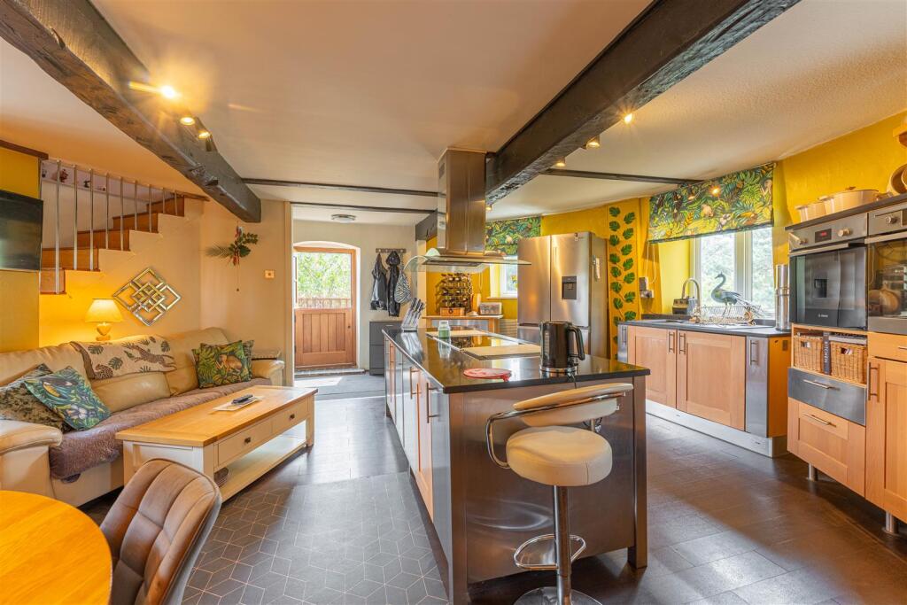 Grade II Listed Home with Separate Self-Contained Cottage photo 4