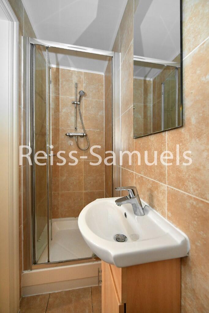 5 bedroom semi-detached house for rent