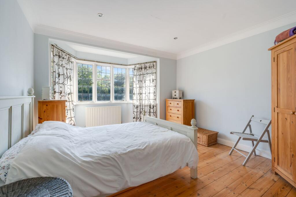 House in Sutton - View 5