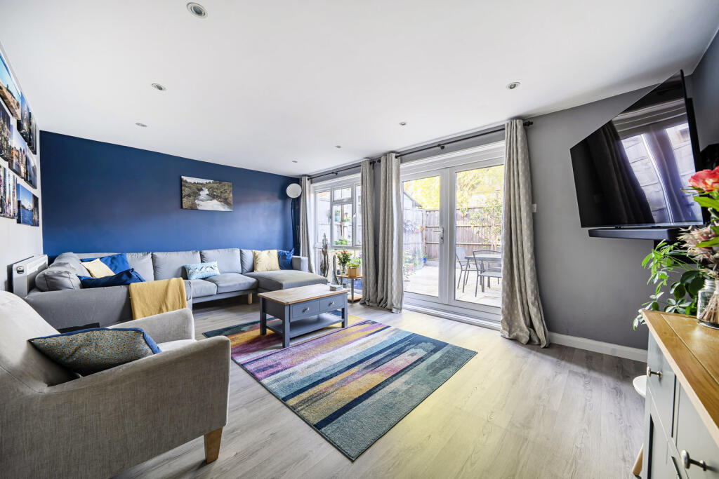 Cherry Tree Lane, Godalming, GU7 photo 4