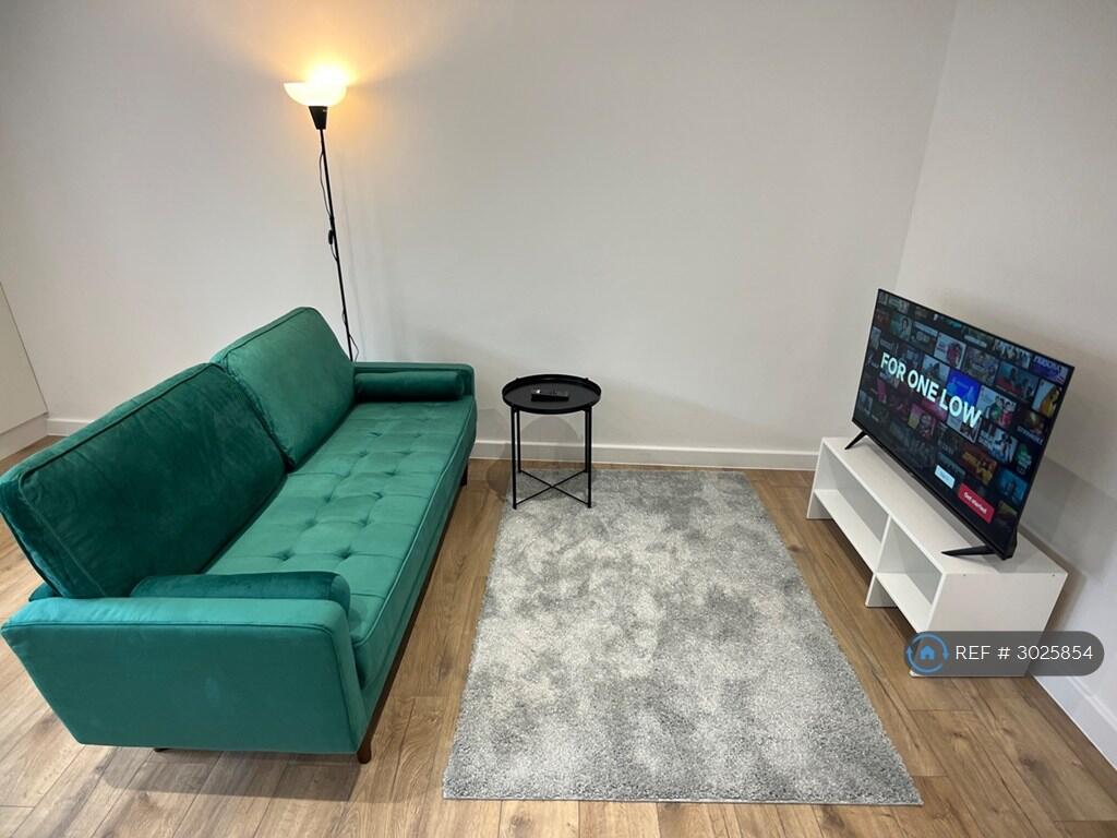 Apartment in Northampton - View 3