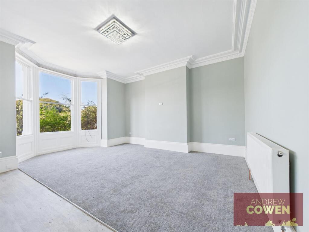 Apartment in Scarborough, North Yorkshire - View 3