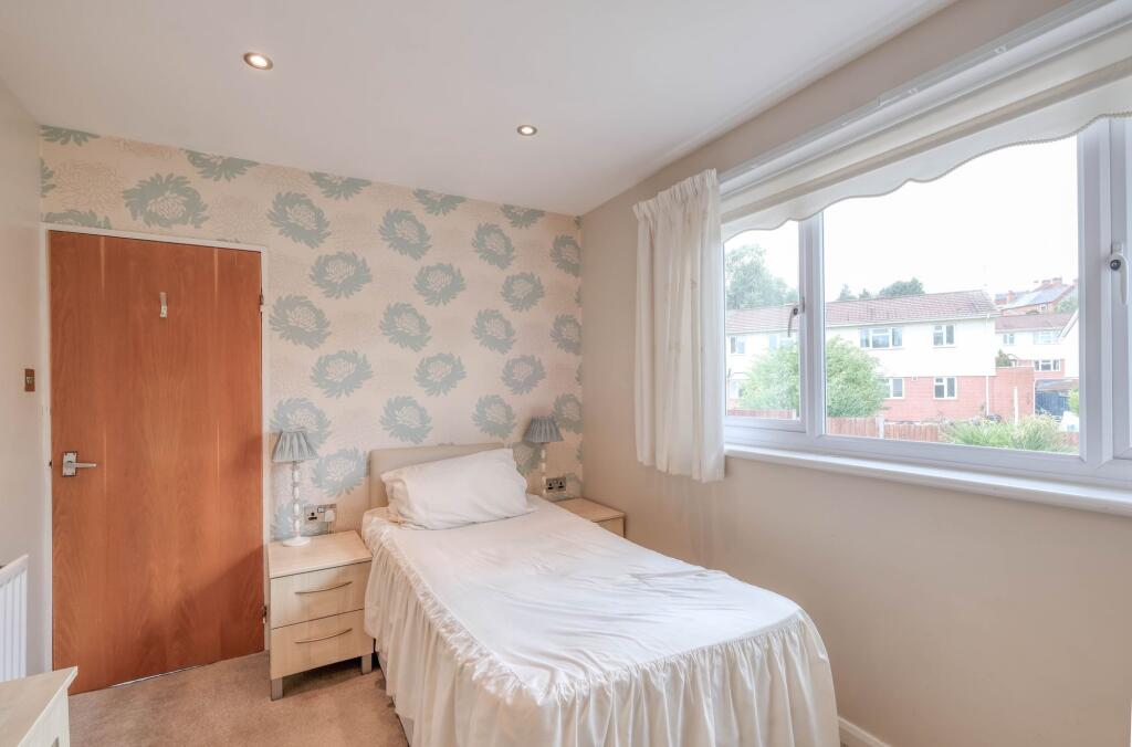 Myrtle Avenue, Redditch, B98 - More