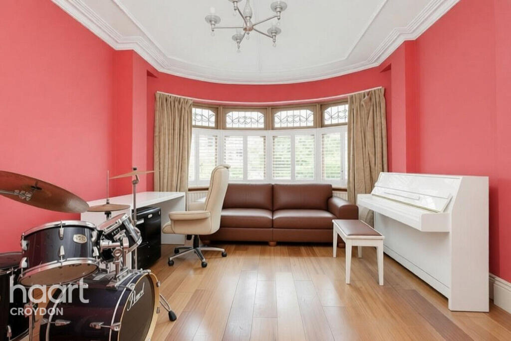4-bed detached on Burcott Road, Purley, £800,000