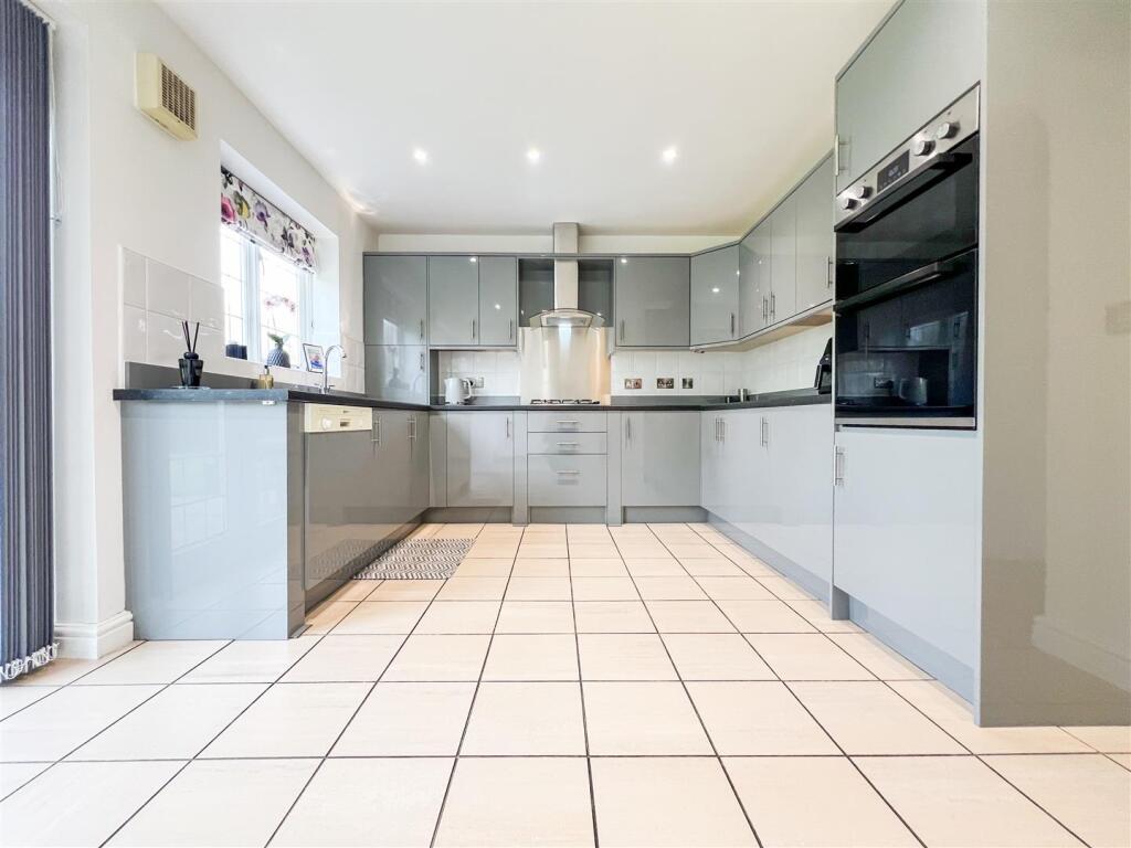 Regency Drive, Stockton Brook, ST9 9LG photo 2