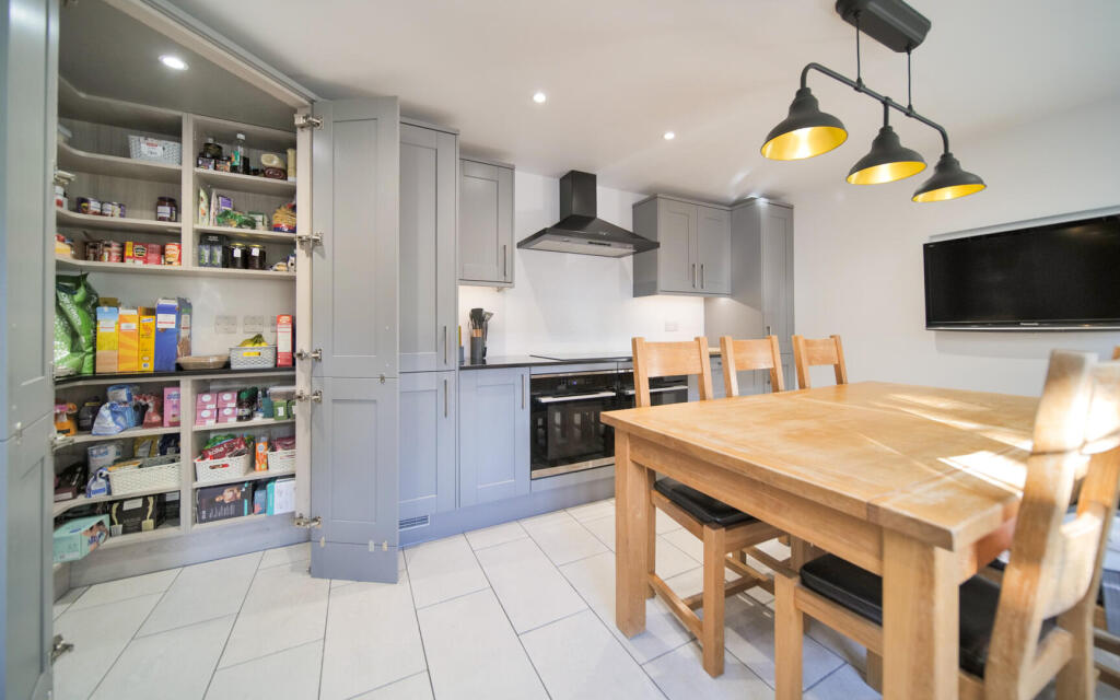 House in Calne, Quemerford - View 3