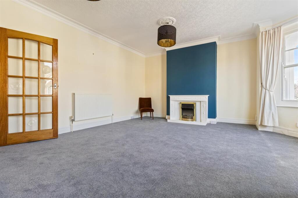 Apartment in Worthing, West Sussex - View 4