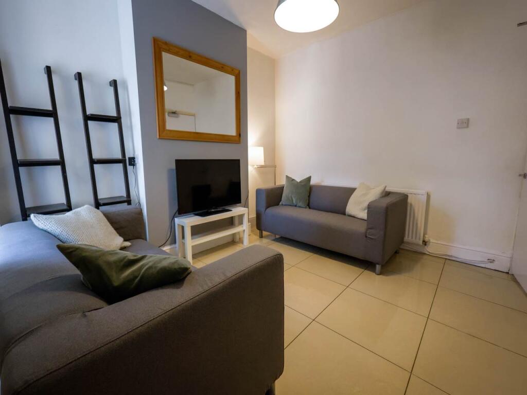 House in Cardiff, Plasnewydd, Roath - View 2
