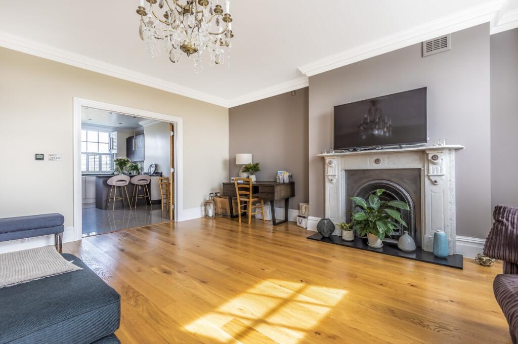 Apartment in London - View 5