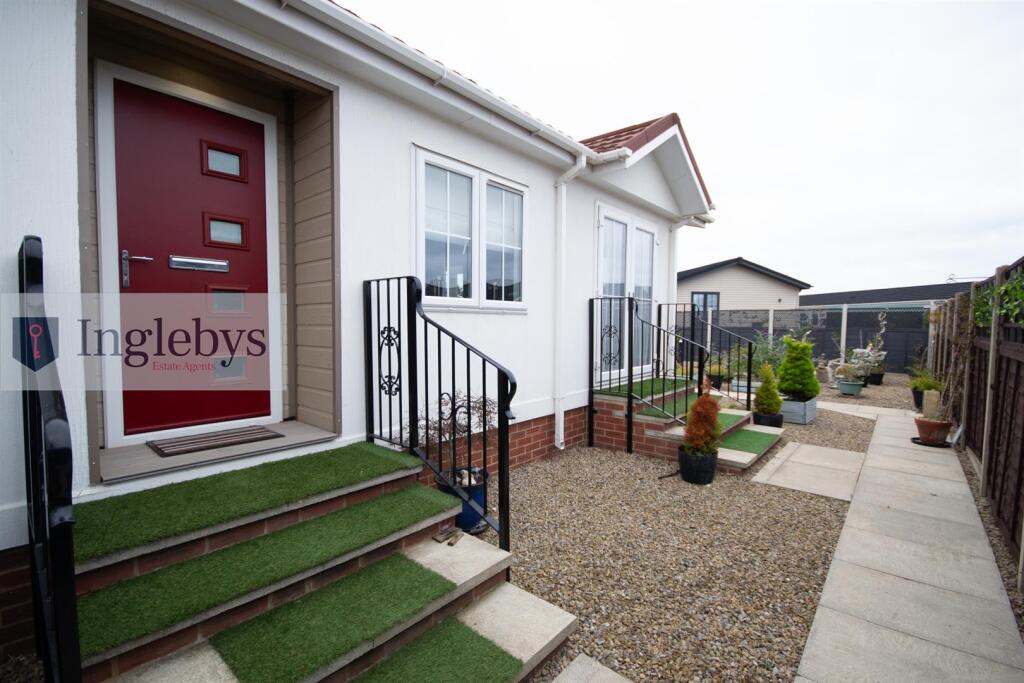 2-bed caravan on Milton Street, Saltburn-By-The-Sea, £185,000