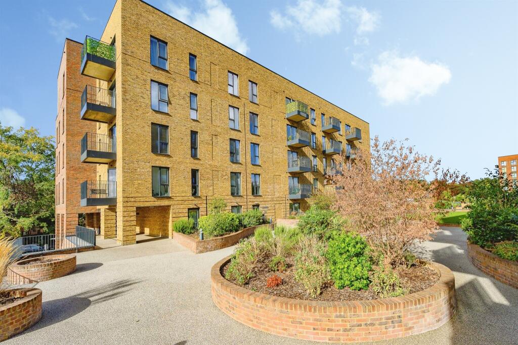 Main image of property: Dacorum Way, Hemel Hempstead