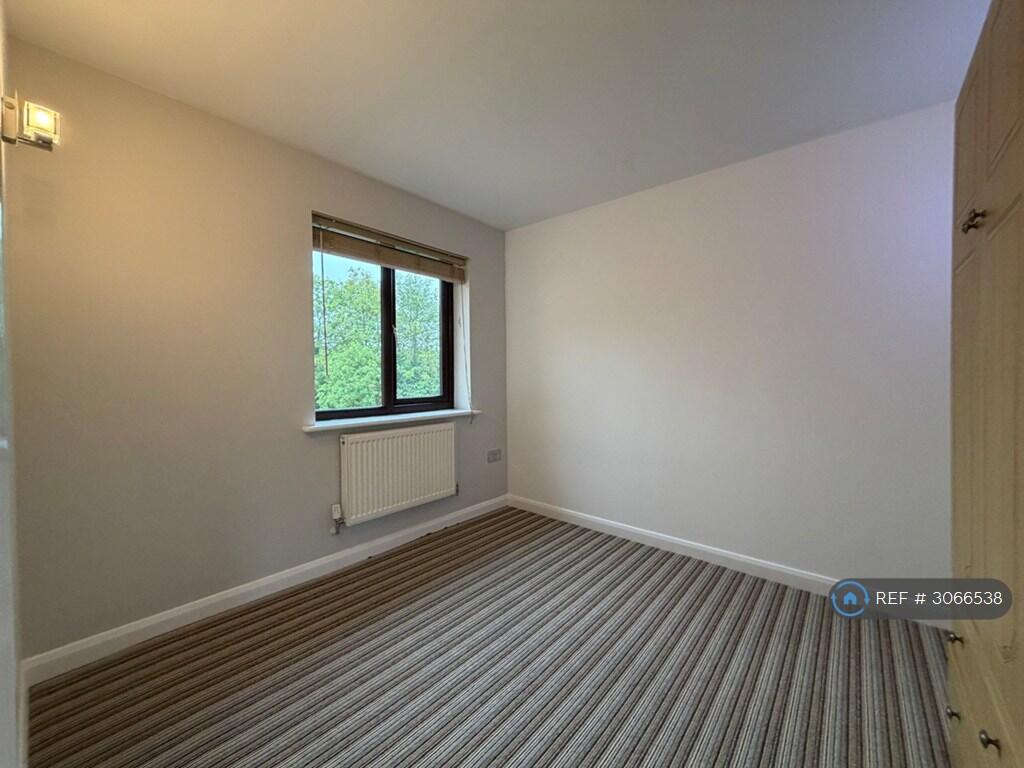 Apartment in Milton Keynes - View 3